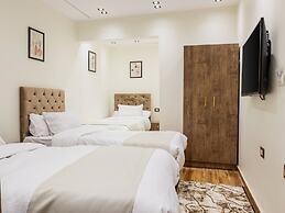 Shiny Pyramids Boutique Hotel