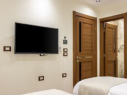 Shiny Pyramids Boutique Hotel