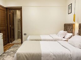 Shiny Pyramids Boutique Hotel