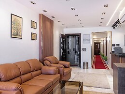 Shiny Pyramids Boutique Hotel