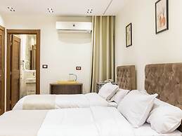 Shiny Pyramids Boutique Hotel