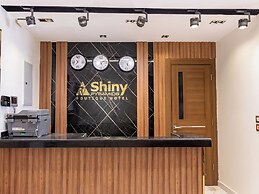 Shiny Pyramids Boutique Hotel