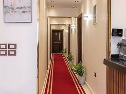 Shiny Pyramids Boutique Hotel
