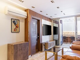 Shiny Pyramids Boutique Hotel