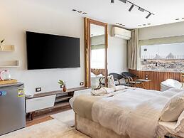Shiny Pyramids Boutique Hotel