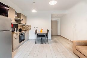 Modern and Spacious Apartment With Terrace