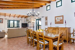 Pula Vinas - Villa With Private Pool. Free Wifi