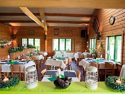 Charming Chalet With Pool