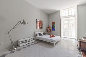Spacious & Luxury 3BR Central Apartment