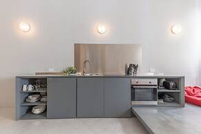 Spacious & Luxury 3BR Central Apartment