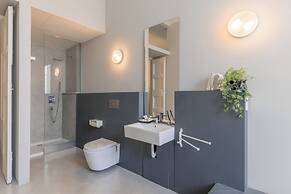 Spacious & Luxury 3BR Central Apartment
