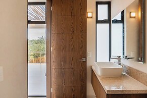 Beautiful 2 Bedroom Apartment