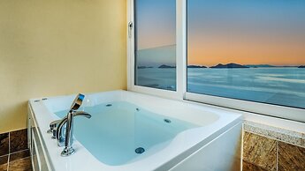 Yeosu Stay Raonpine Spa Pension