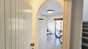 La Magenta Apartments