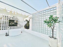 Happy pool villa