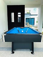 Happy pool villa