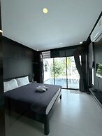 Happy pool villa