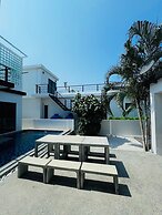 Happy pool villa