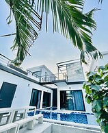 Happy pool villa