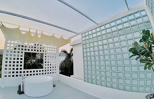 Happy pool villa