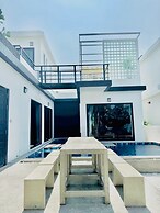 Happy pool villa