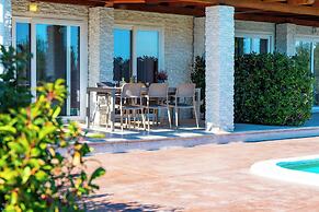 Villa Almond
