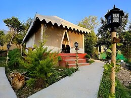 Hollywood Camps and Restaurant Bir