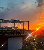 Hollywood Camps and Restaurant Bir