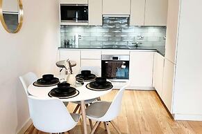 Stylish 2-bedroom Flat Haven