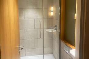 Stylish 2-bedroom Flat Haven