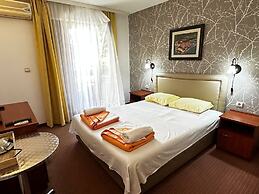 Central Hotel