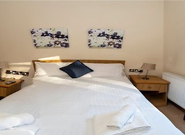 The George Hotel