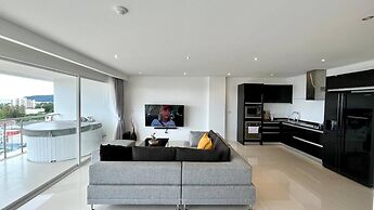 A26 - 2 Bdr Condo, Stunning Sea View, Karon Beach