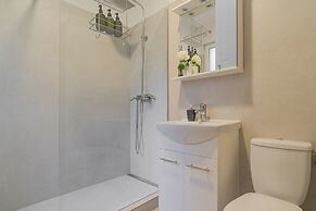 Top-Floor Romanian Athenae 2BR Apartment, Quiet City Views