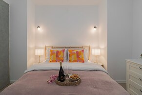 Top-Floor Romanian Athenae 2BR Apartment, Quiet City Views