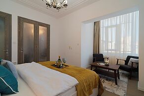 Top-Floor Romanian Athenae 2BR Apartment, Quiet City Views