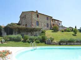 Charming Tuscan Countryside Retreat