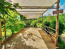 GJ TOUR and HOME STAY