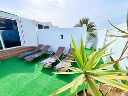 Sea View Bungalow with Communal Pool
