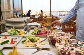 Pyramids Plateau Hotel