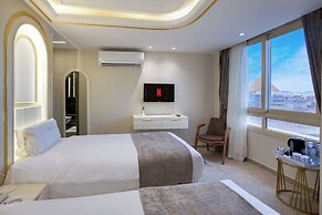 Pyramids Plateau Hotel
