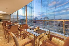 Pyramids Plateau Hotel