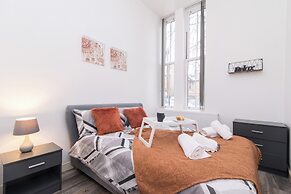 Tranquil Derby 2 Bedroom Apartment Retreat