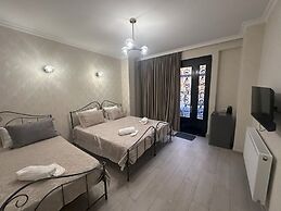 Silver 44 Hotel