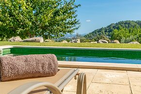 Villa in Mancor With Pool & Mountain Views