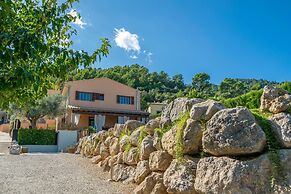 Villa in Mancor With Pool & Mountain Views