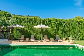 Villa in Mancor With Pool & Mountain Views