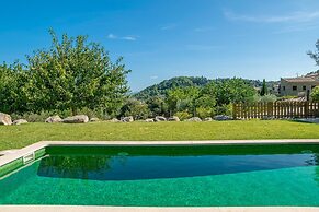 Villa in Mancor With Pool & Mountain Views