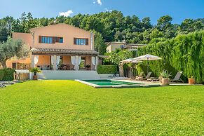 Villa in Mancor With Pool & Mountain Views