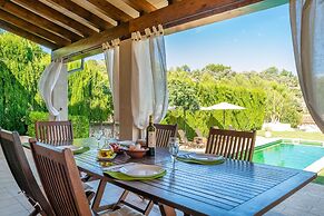 Villa in Mancor With Pool & Mountain Views